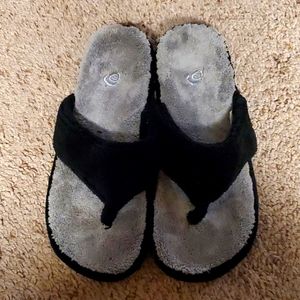 NWOT Black and gray thong slippers